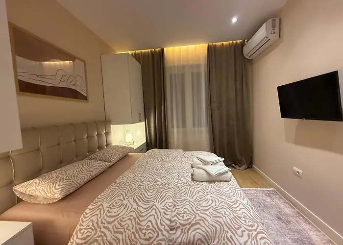 Aj - Hidden Gem In The Heart Of Blloku 地拉那