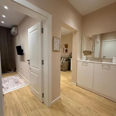 Aj - Hidden Gem In The Heart Of Blloku Appartamento