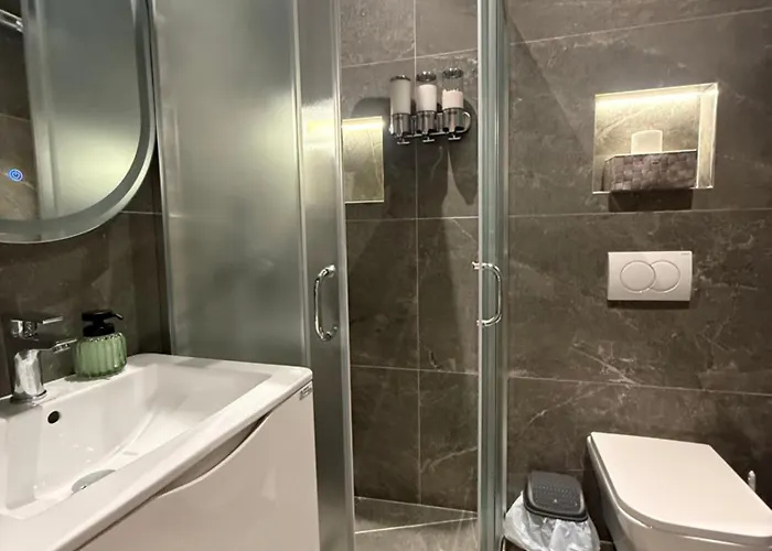 Aj - Hidden Gem In The Heart Of Blloku * ティラナ